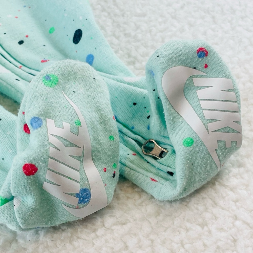 NIKE • Mint/Multi Dotted Sleeper Footie Pajamas, 6M - Picture 10 of 15